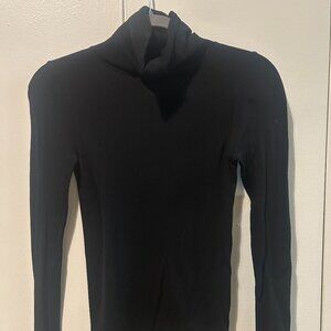 Uniqlo Heattech Long Sleeve Turtleneck Shirt